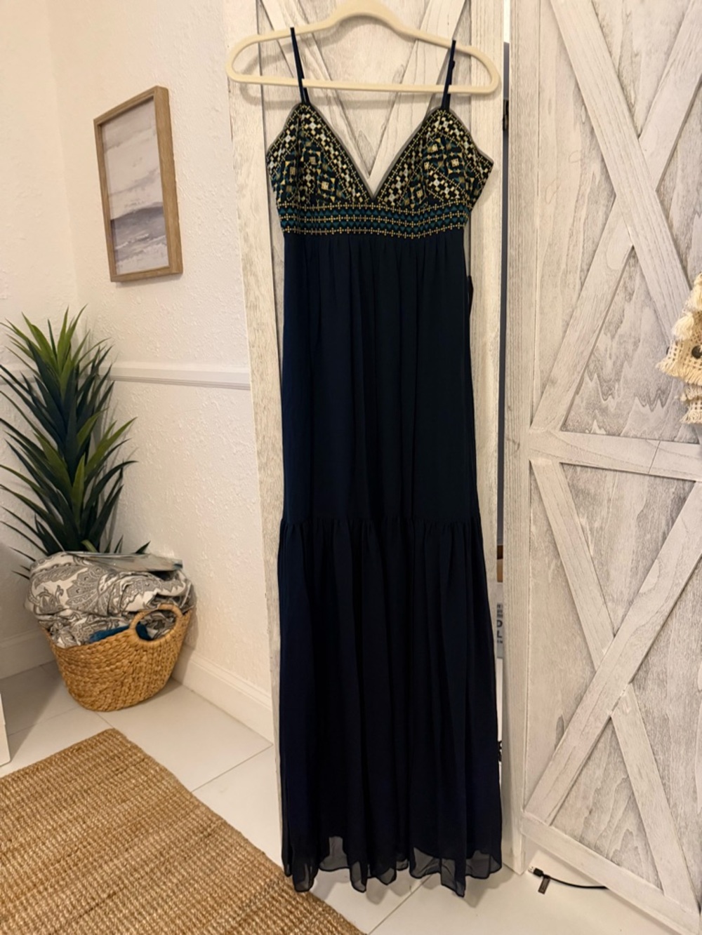 BCBGMaxAzria Navy Embroidered chiffon Spaghetti Strap Maxi Dress! Sz. M 448$ ret